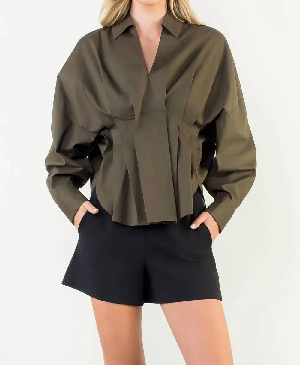 NEW THML collared long sleeve v-neck top in green